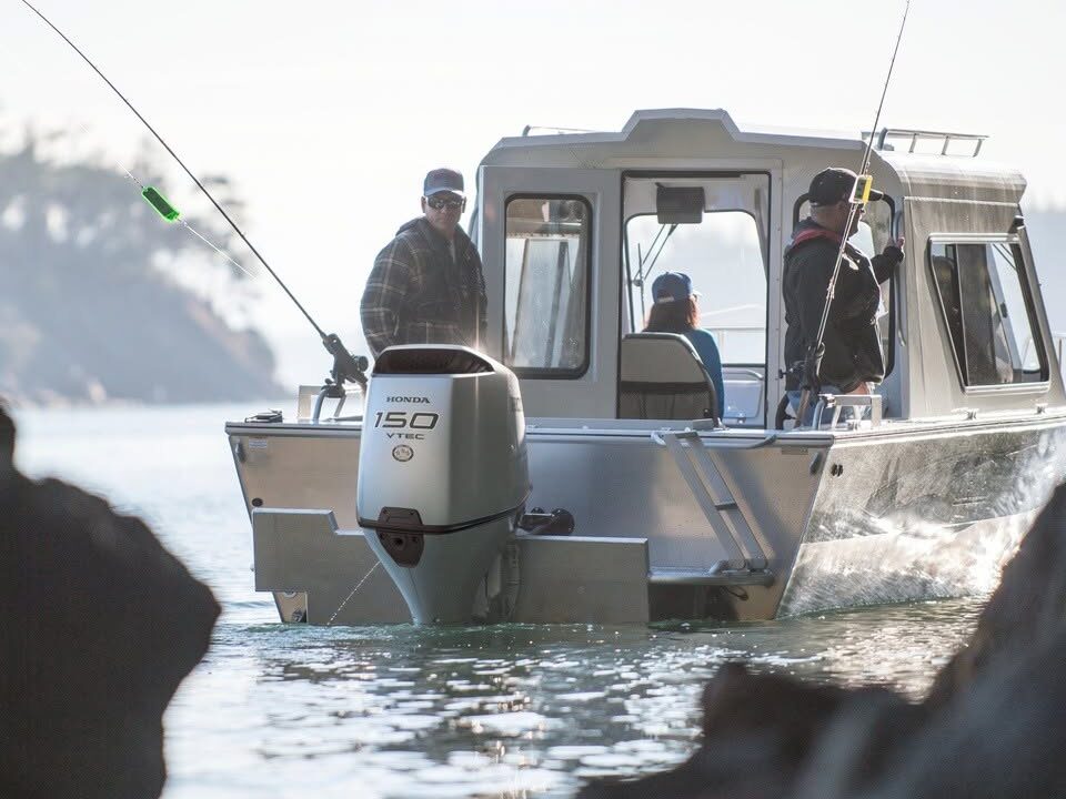 Fishing on the ocean with Honda outboard 150